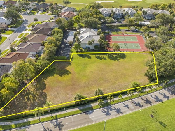 8151 Twelve Oaks Circle, Naples, FL 34113