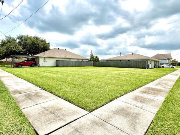 3729 LENA Drive , Chalmette, LA 70043