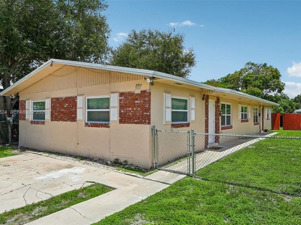 2137 NW 99th Ter , Miami, FL 33147