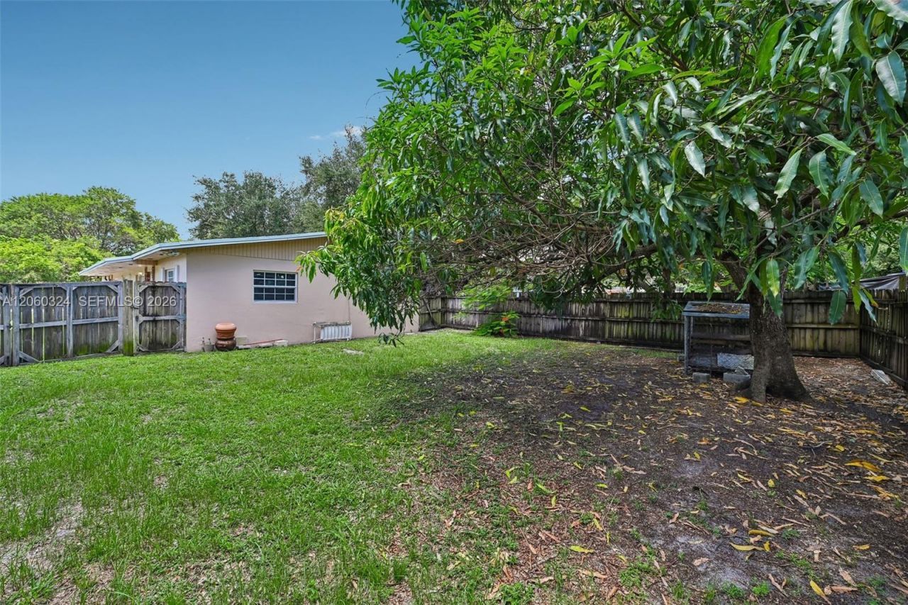 2137 NW 99th Ter, Miami, FL 33147 Photo