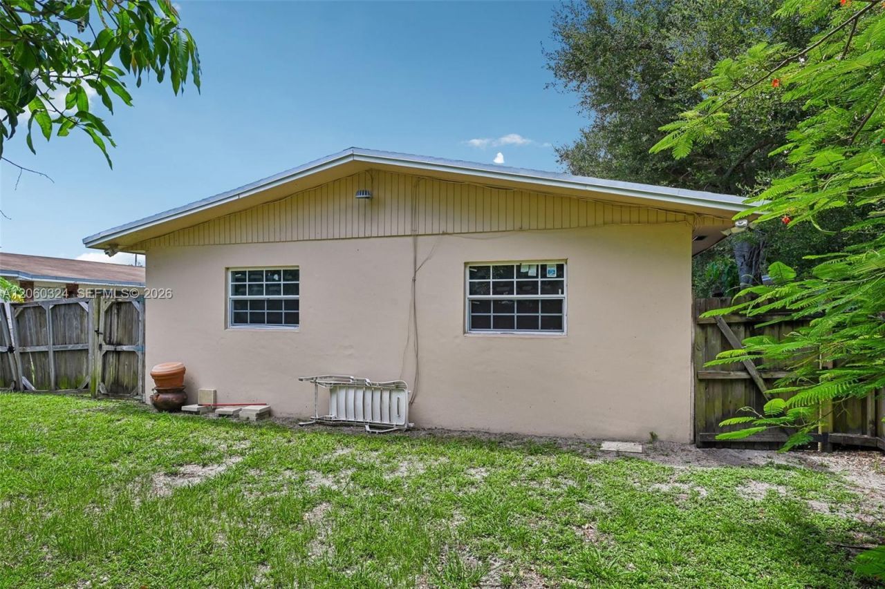 2137 NW 99th Ter, Miami, FL 33147 Photo