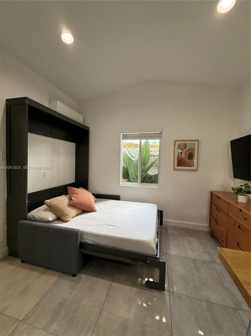 2230 NW 6th St, Unit C, Miami, FL 33125 Photo