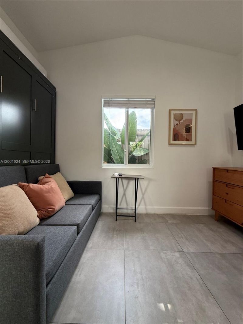 2230 NW 6th St, Unit C, Miami, FL 33125 Photo