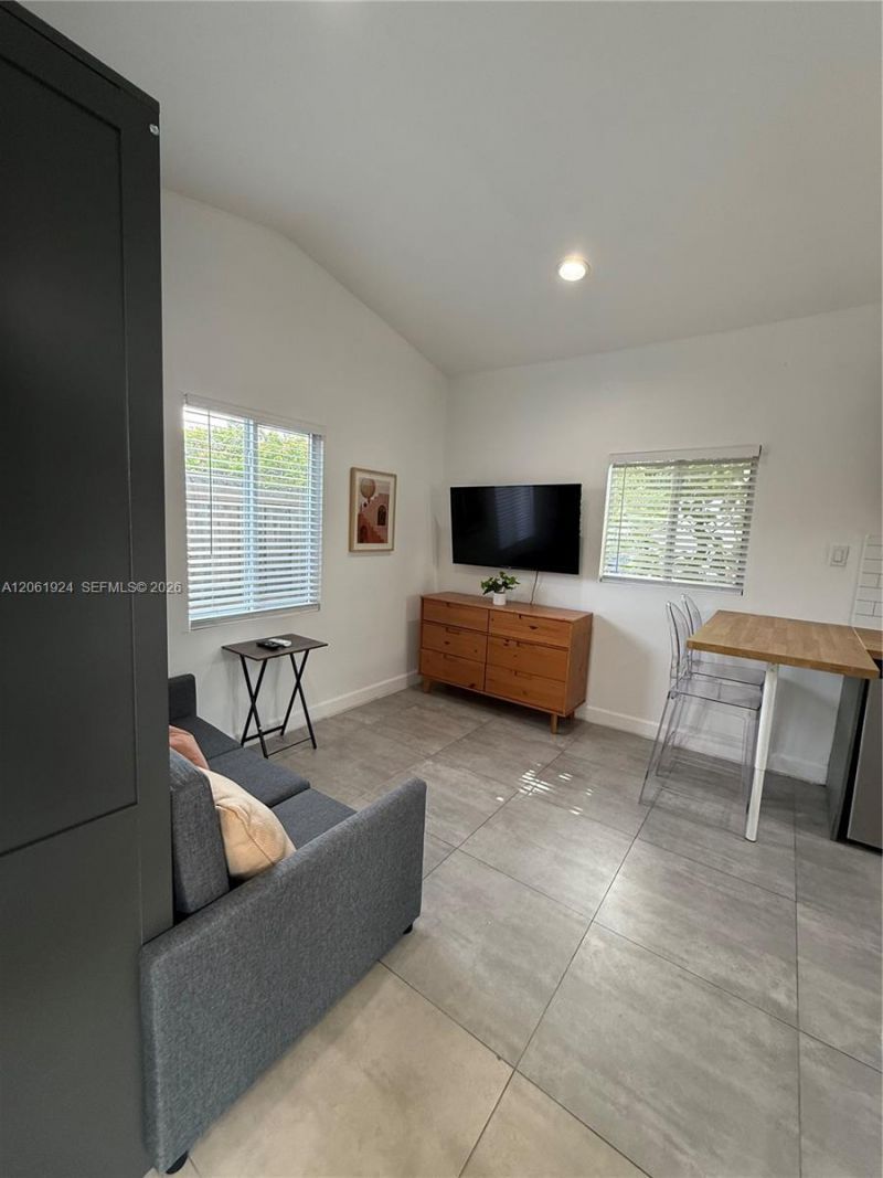 2230 NW 6th St, Unit C, Miami, FL 33125 Photo