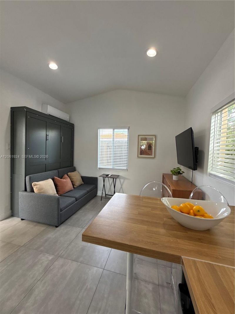 2230 NW 6th St, Unit C, Miami, FL 33125 Photo