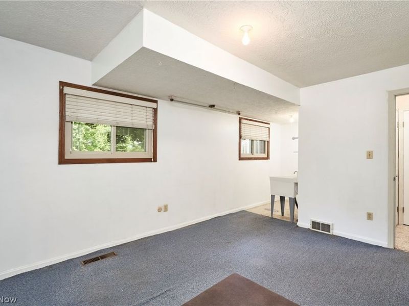 792 Jolson Avenue, Akron, OH 44319 Photo 13