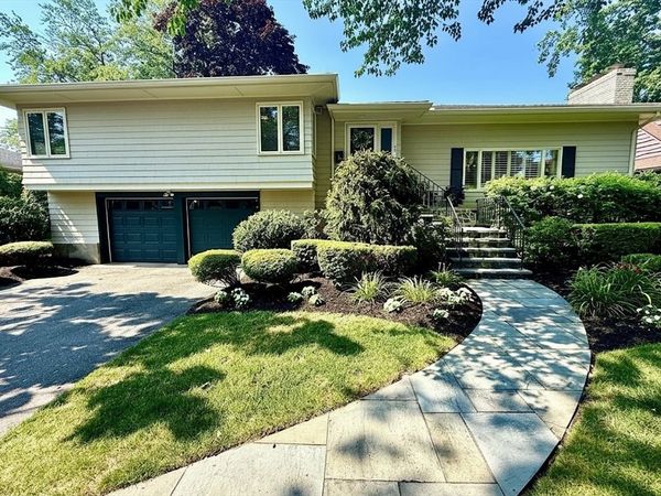33 Glendale Road, Marblehead, MA 01945