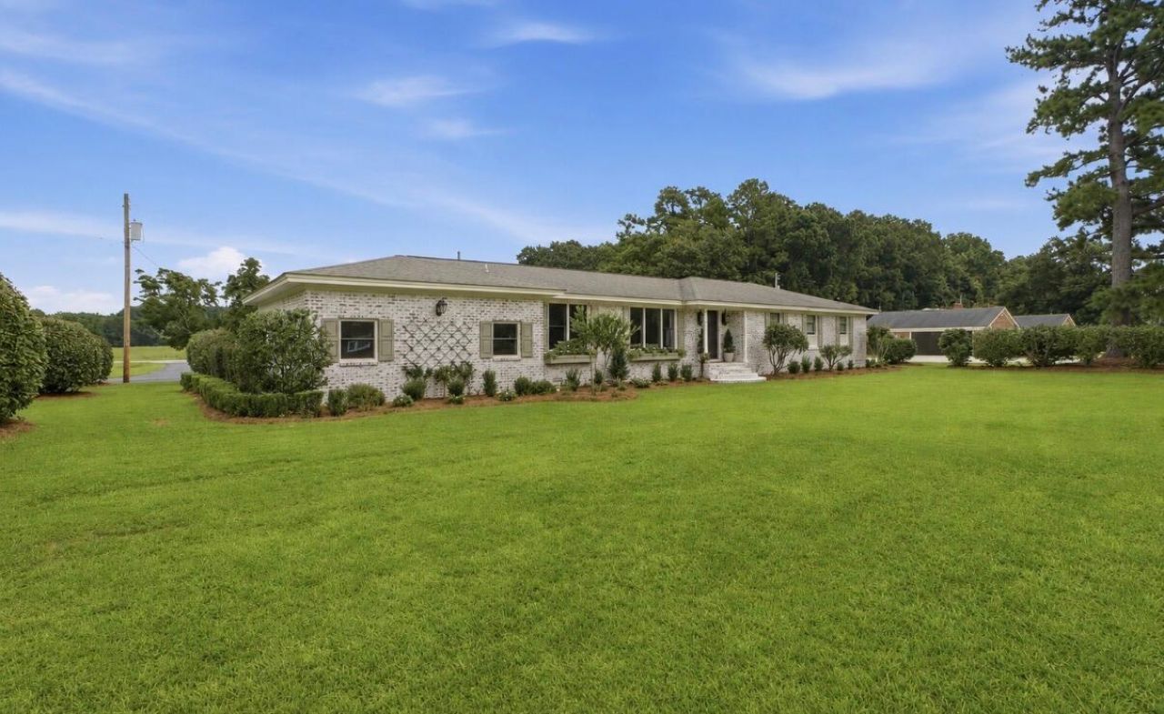 301 Land O Pines Circle Photo 4