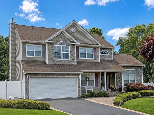 15 Scenicview Crescent , Manorville, NY 11949
