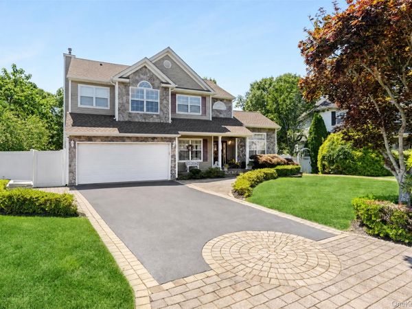 15 Scenicview Crescent , Manorville, NY 11949