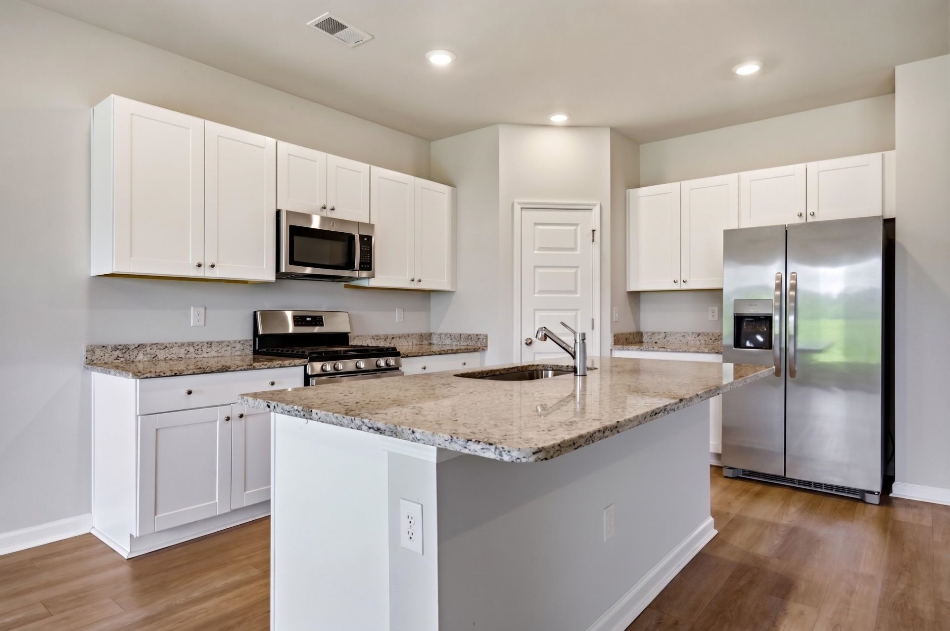 8048 Forest Edge Dr. Photo 4