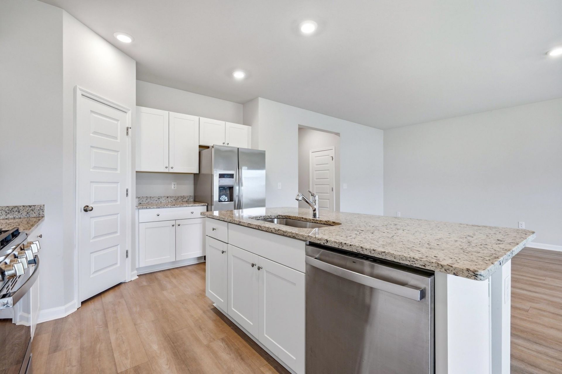 8048 Forest Edge Dr. Photo 6