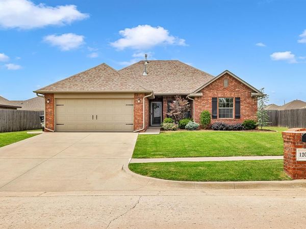 1209 Penn Lane, Moore, OK 73160