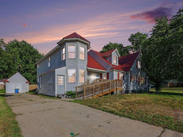 631 3 Mile Road NE, Grand Rapids, MI 49505
