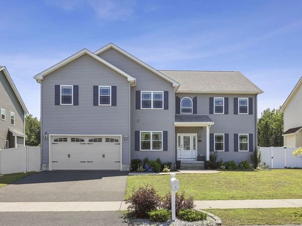 51 Elaine Cir, Springfield, MA 01109