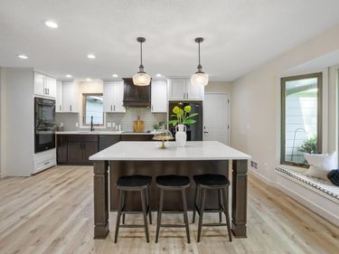8100 Rhode Island Circle , Bloomington, MN 55438