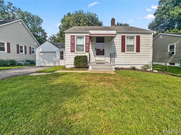 15 Roselawn Avenue, Fairview Heights, IL 62208
