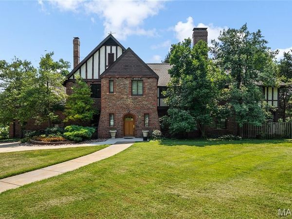 9 Bellerive Acres, Bellerive, MO 63121