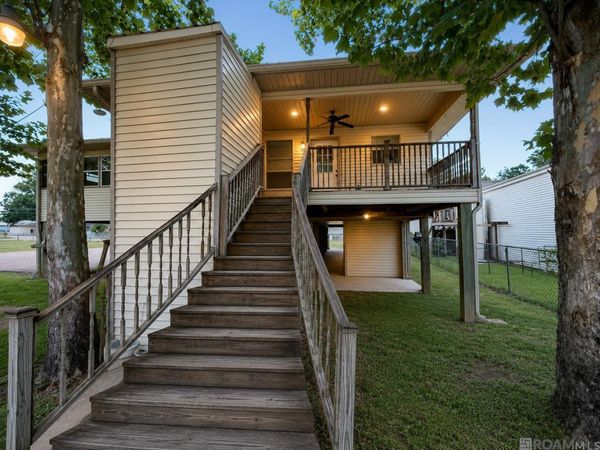 22304 Swan St, Maurepas, LA 70449
