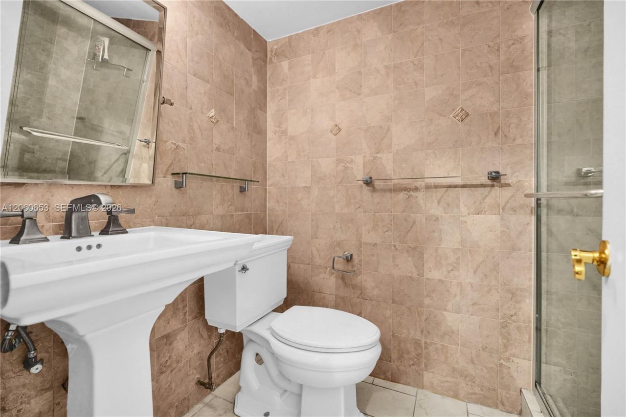 4011 N Meridian Ave, Unit 21, Miami Beach, FL 33140 Photo