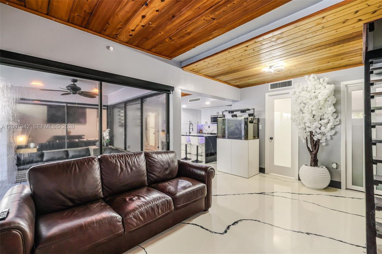 6402 Windmill Gate Rd , Miami Lakes, FL 33014 Photo