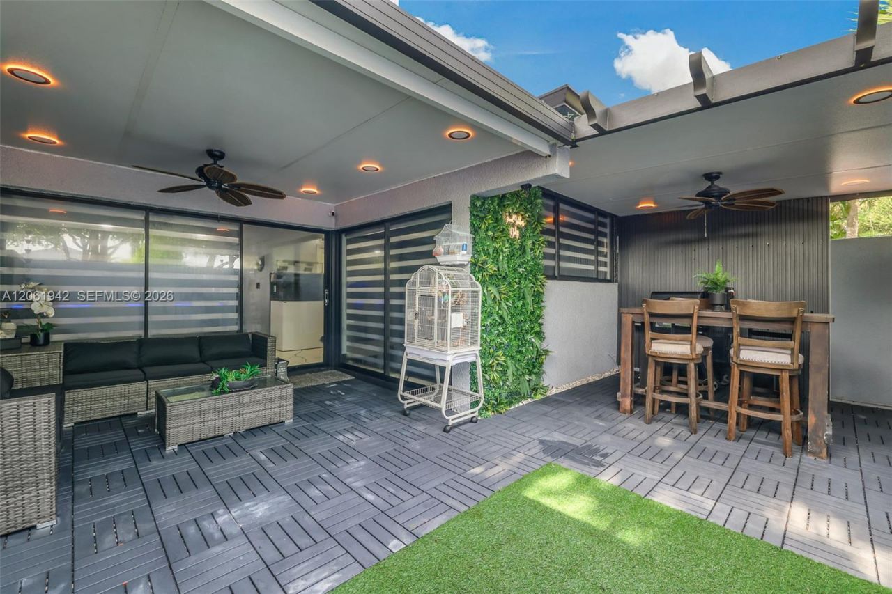 6402 Windmill Gate Rd , Miami Lakes, FL 33014 Photo