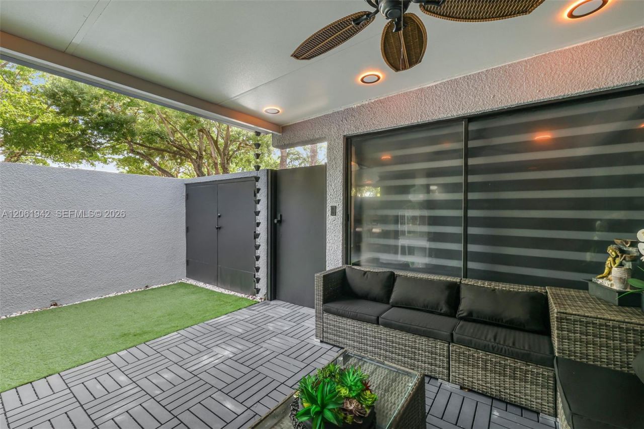 6402 Windmill Gate Rd , Miami Lakes, FL 33014 Photo