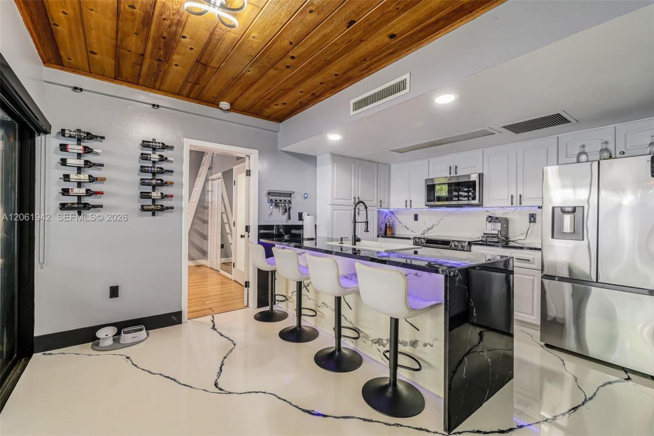 6402 Windmill Gate Rd , Miami Lakes, FL 33014 Photo