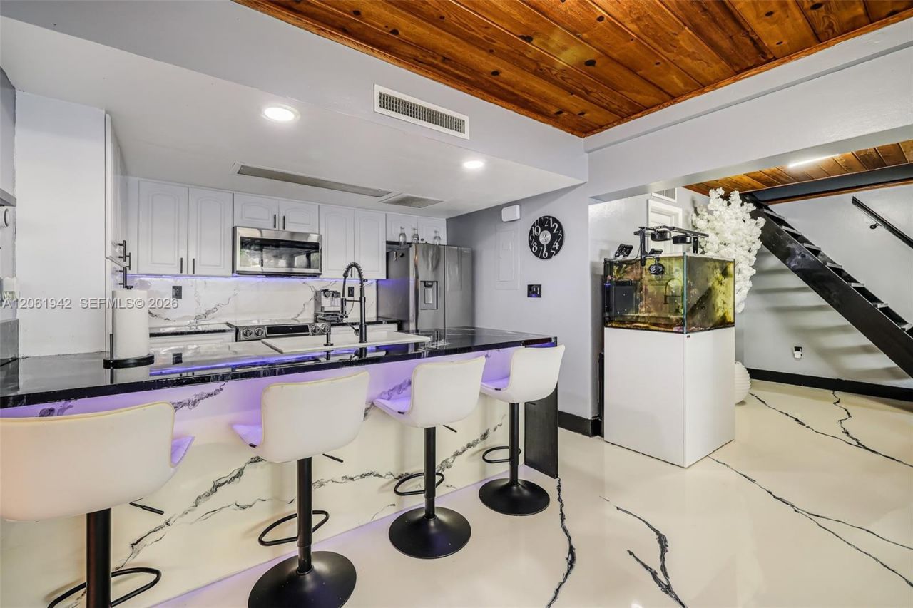 6402 Windmill Gate Rd , Miami Lakes, FL 33014 Photo