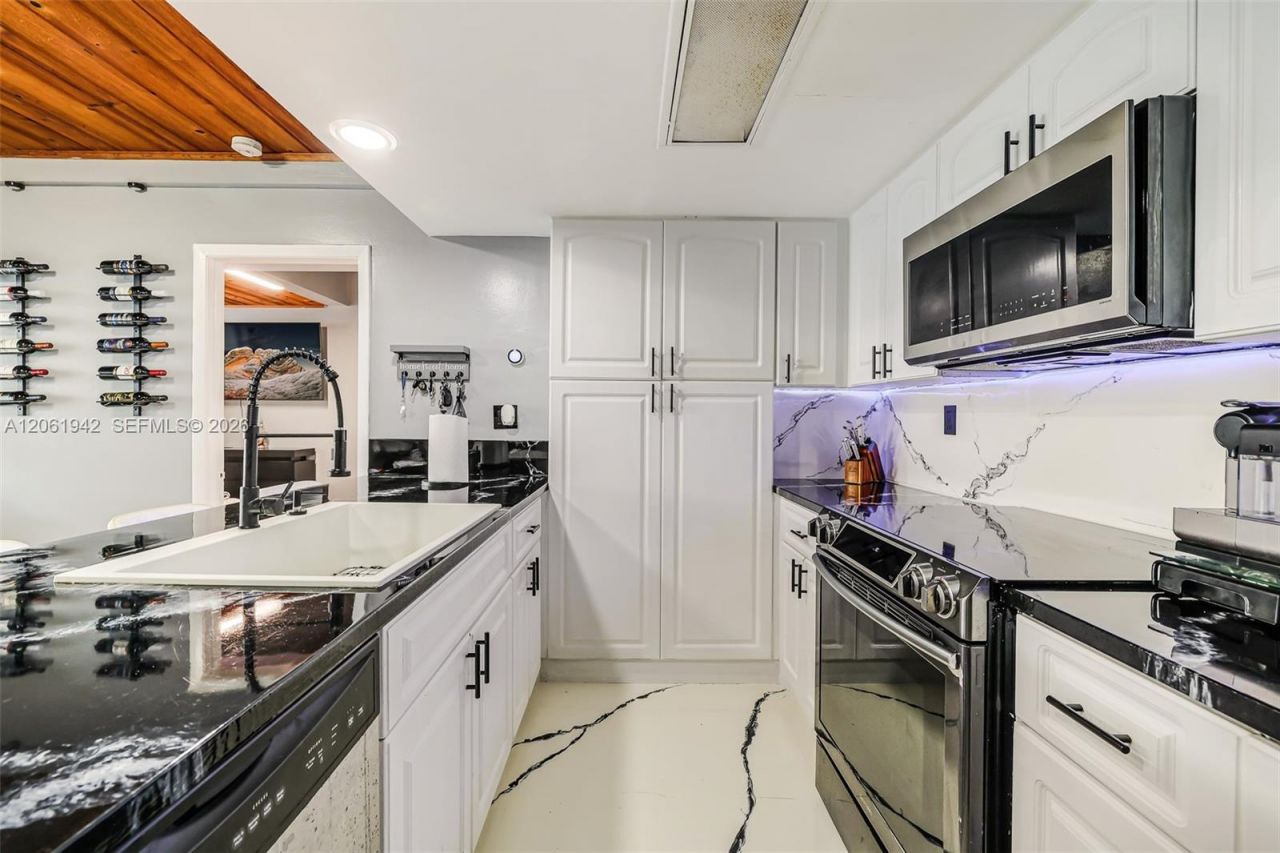 6402 Windmill Gate Rd , Miami Lakes, FL 33014 Photo