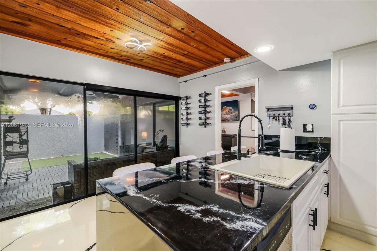 6402 Windmill Gate Rd , Miami Lakes, FL 33014 Photo