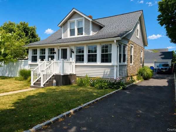 185 Ferndale Boulevard , Islip, NY 11751