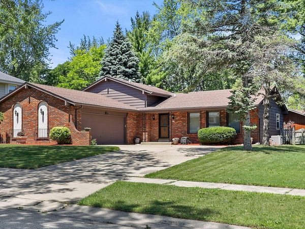 480 E Arthur Dr, Oak Creek, WI 53154