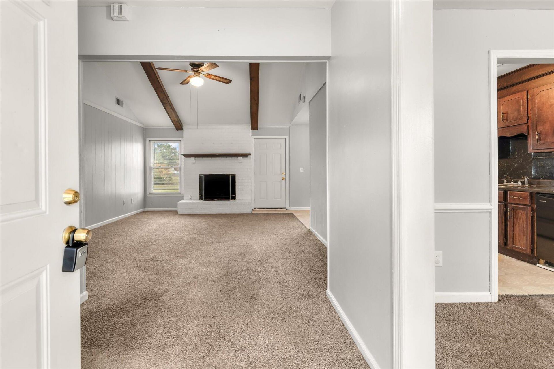1318 Hampton Drive Photo 5
