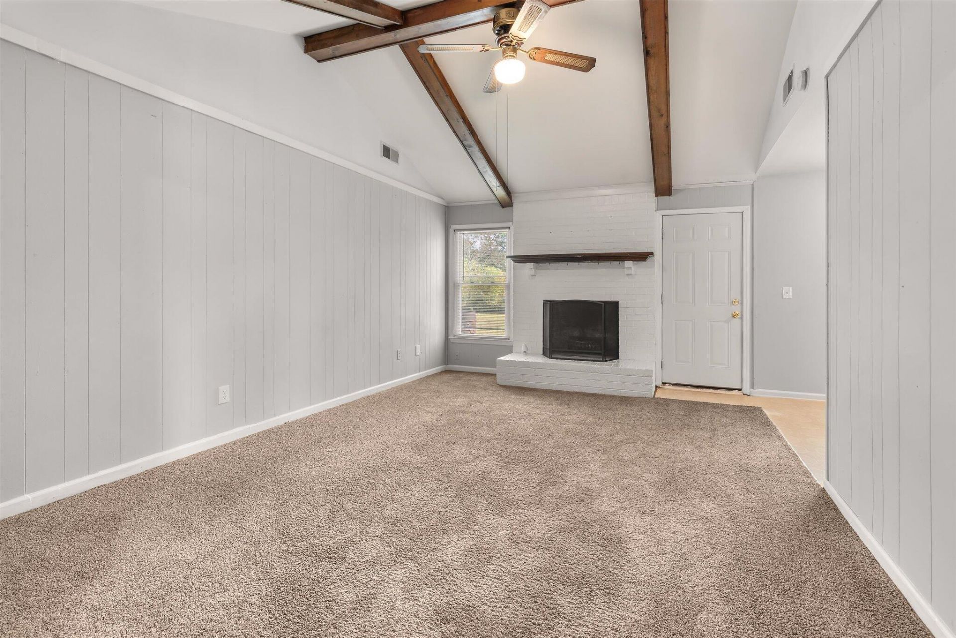 1318 Hampton Drive Photo 6