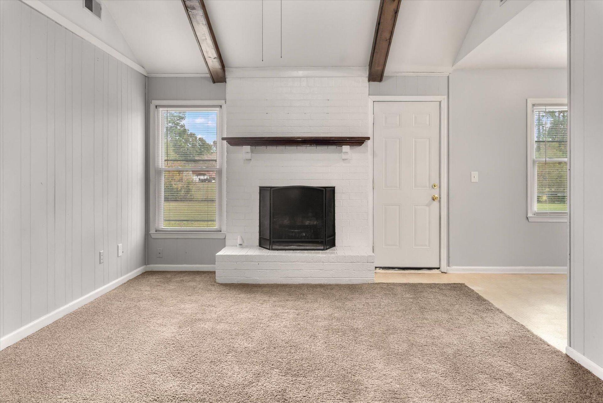 1318 Hampton Drive Photo 8