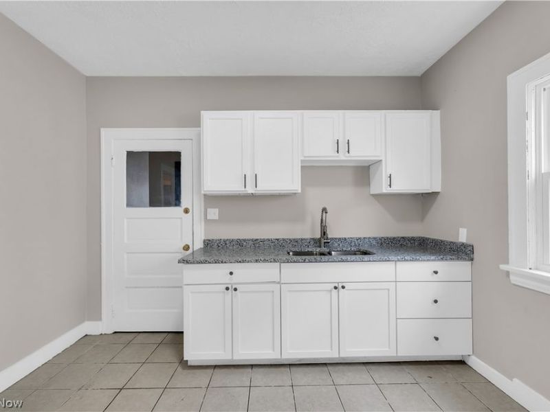 10106 Greenview Avenue, Unit 1/DN, Garfield Heights, OH 44125 Photo 12