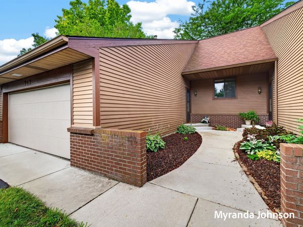743 Bradford Place NE, Grand Rapids, MI 49525