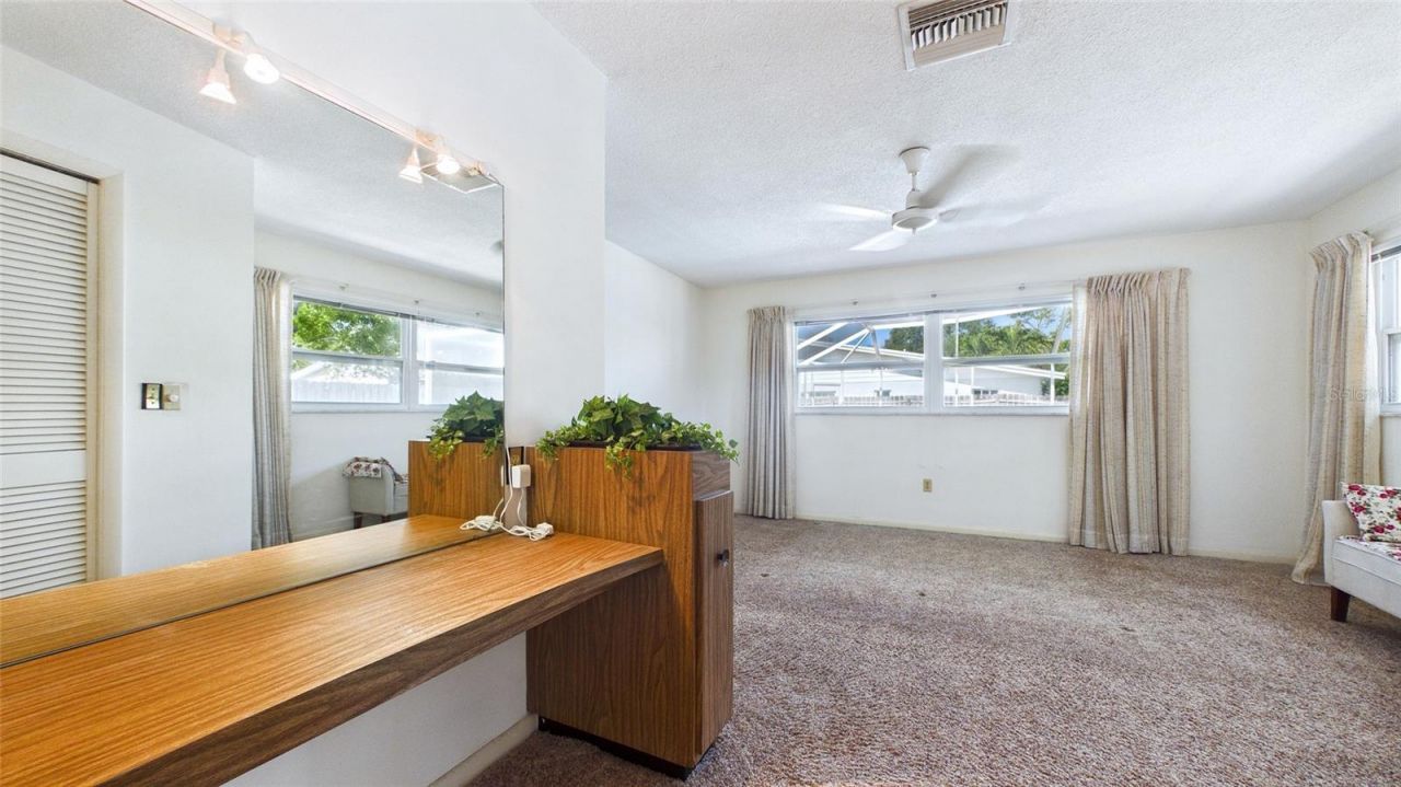 1067 44th Avenue Ne, Saint Petersburg, FL 33703 Photo
