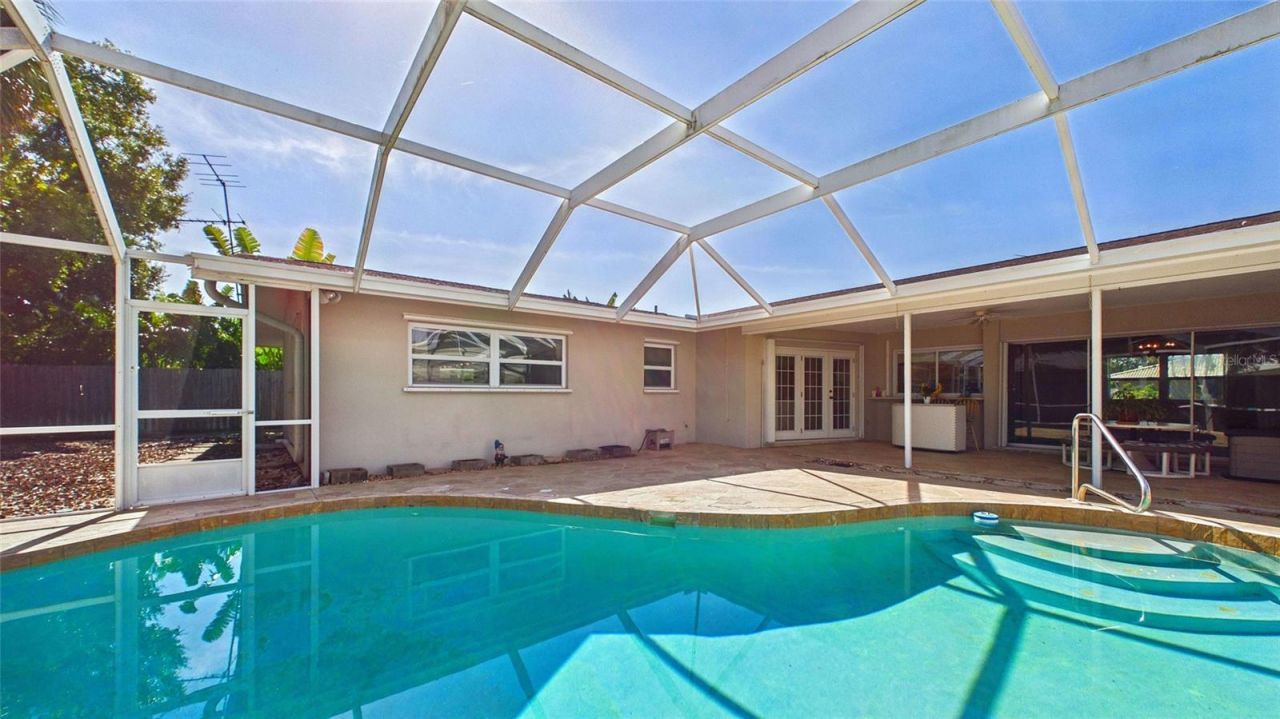 1067 44th Avenue Ne, Saint Petersburg, FL 33703 Photo