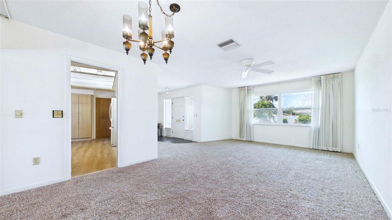 1067 44th Avenue Ne, Saint Petersburg, FL 33703 Photo