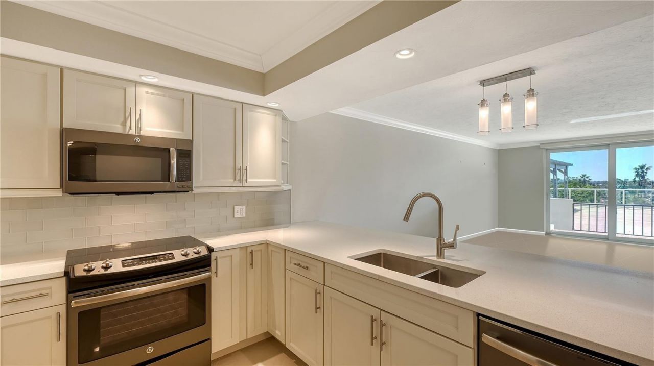 101 S Gulfstream Avenue, Unit 4J, Sarasota, FL 34236 Photo
