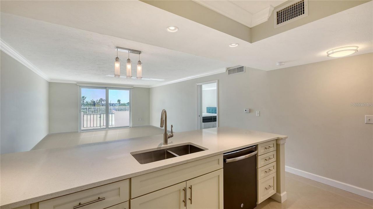 101 S Gulfstream Avenue, Unit 4J, Sarasota, FL 34236 Photo