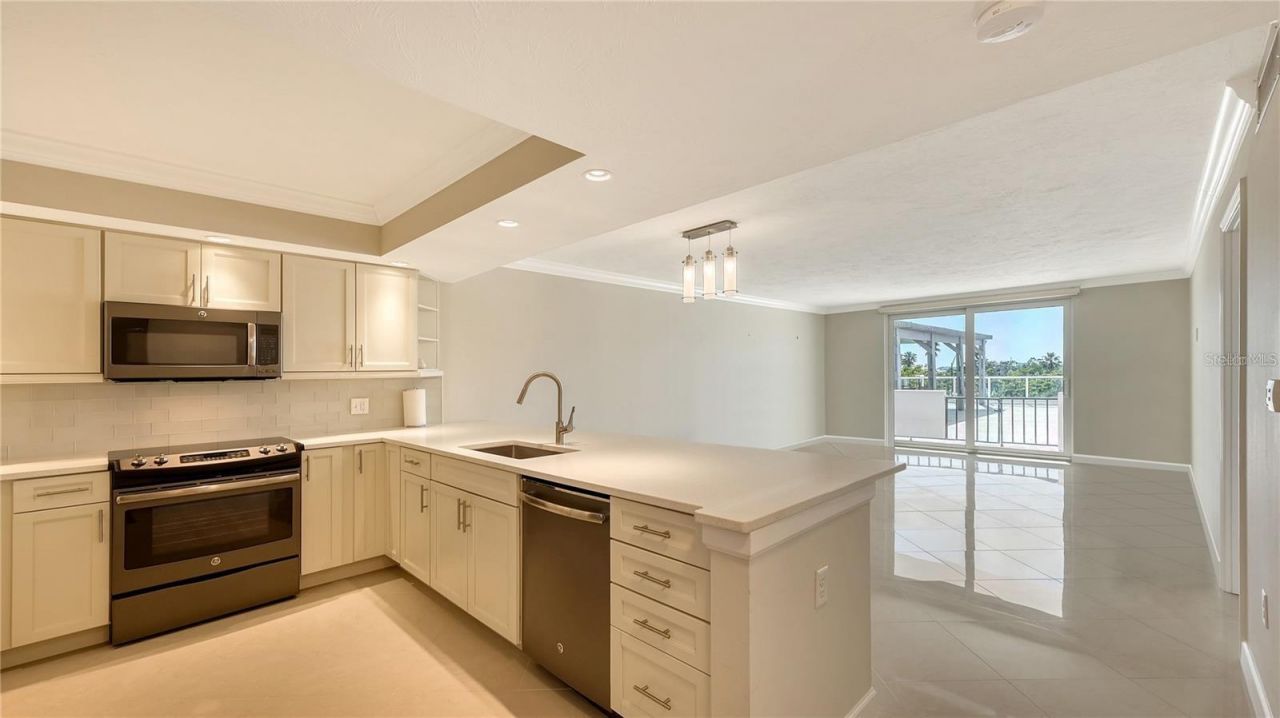 101 S Gulfstream Avenue, Unit 4J, Sarasota, FL 34236 Photo
