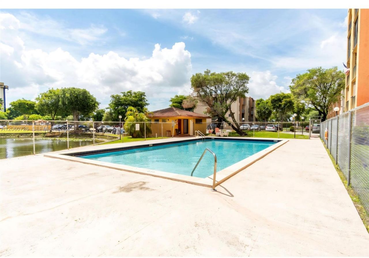 4717 NW 7th St , Unit 609-10, Miami, FL 33126 Photo