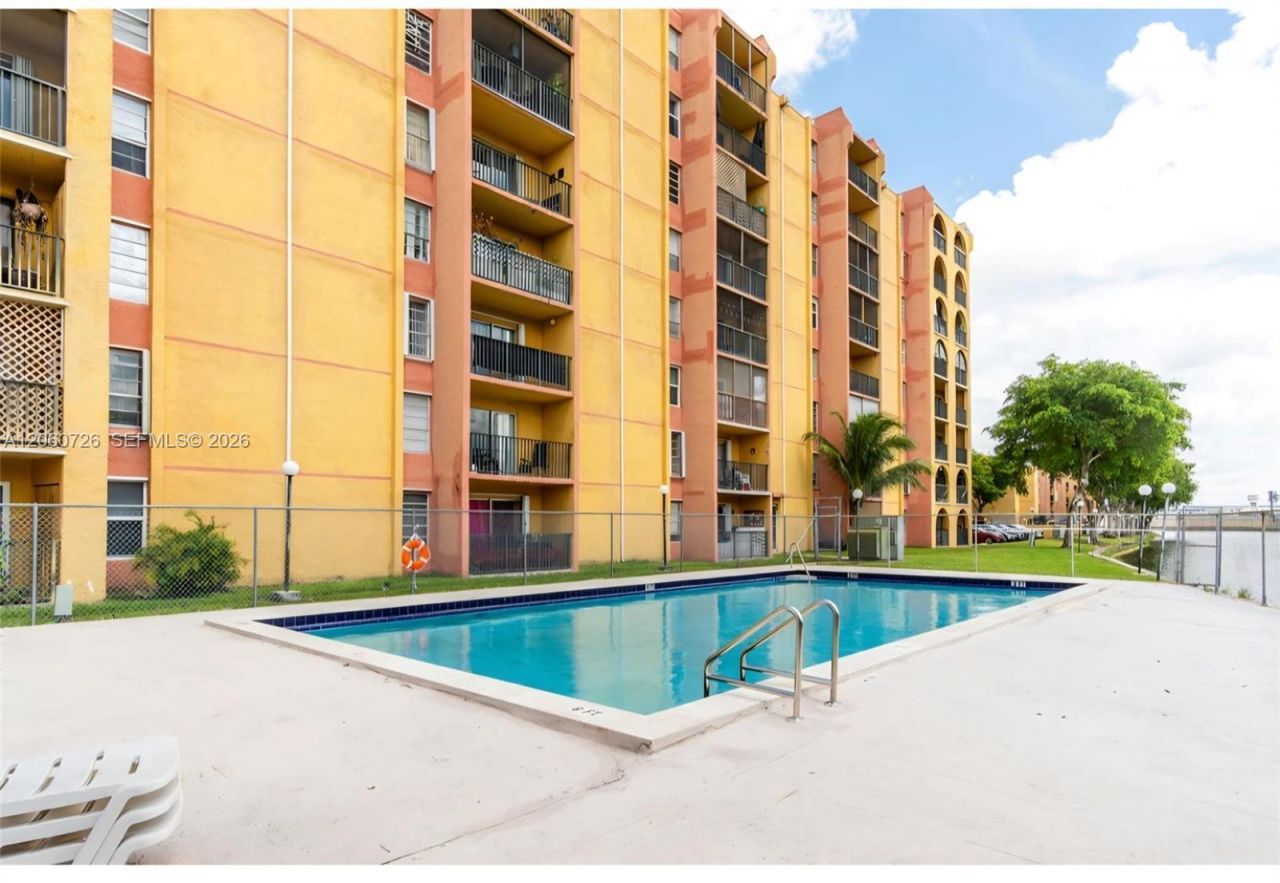 4717 NW 7th St , Unit 609-10, Miami, FL 33126 Photo