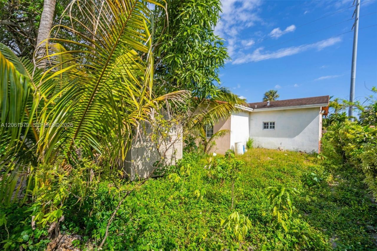1320 NE 135th St, North Miami, FL 33161 Photo
