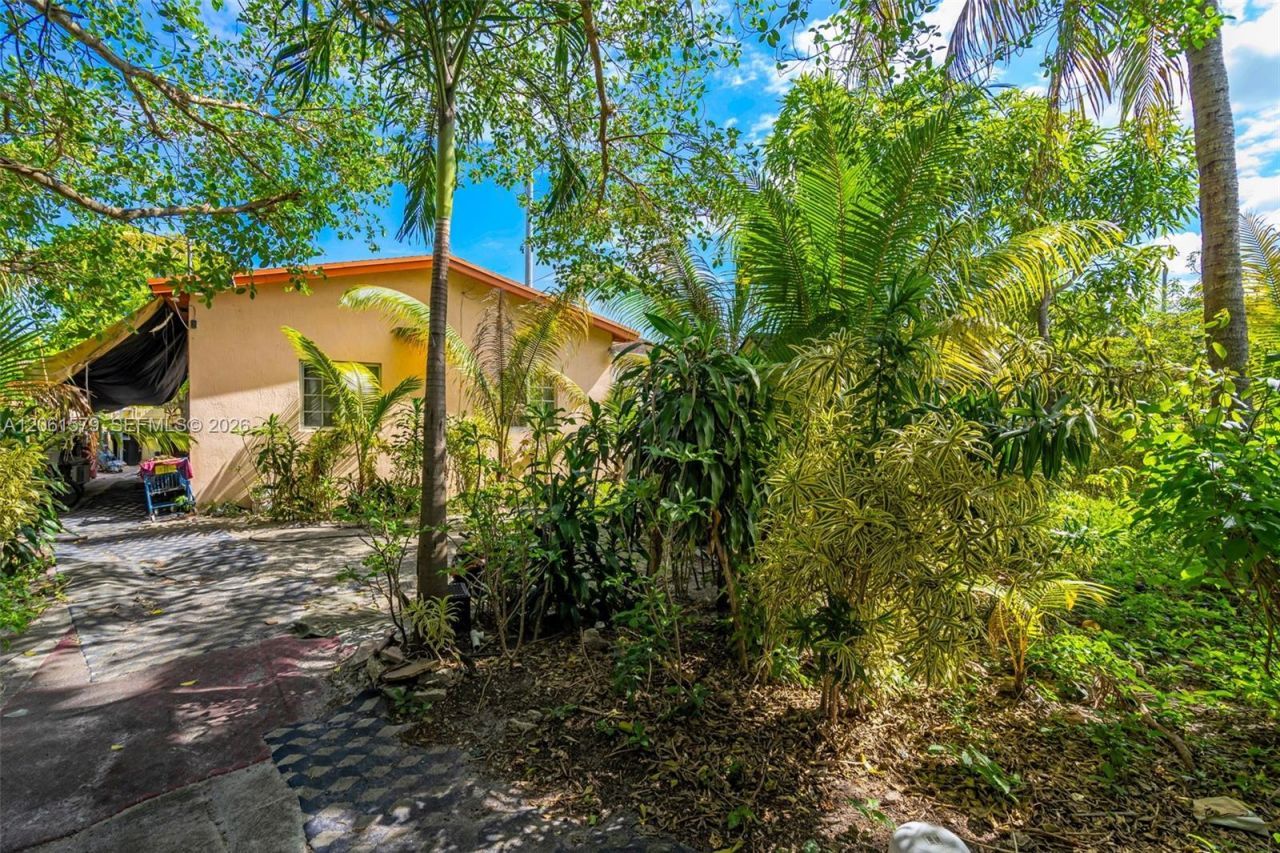 1320 NE 135th St, North Miami, FL 33161 Photo