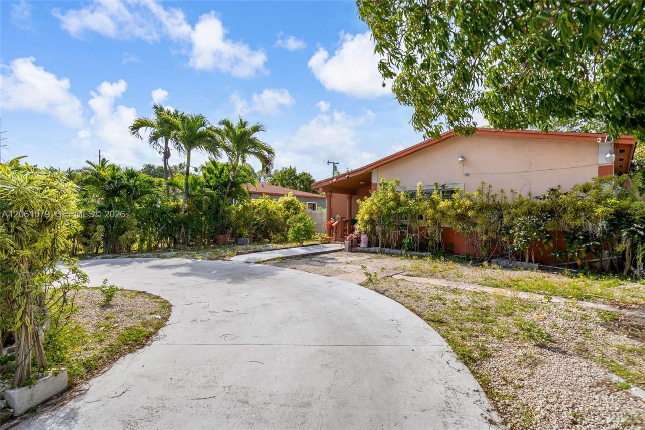 1320 NE 135th St, North Miami, FL 33161 Photo