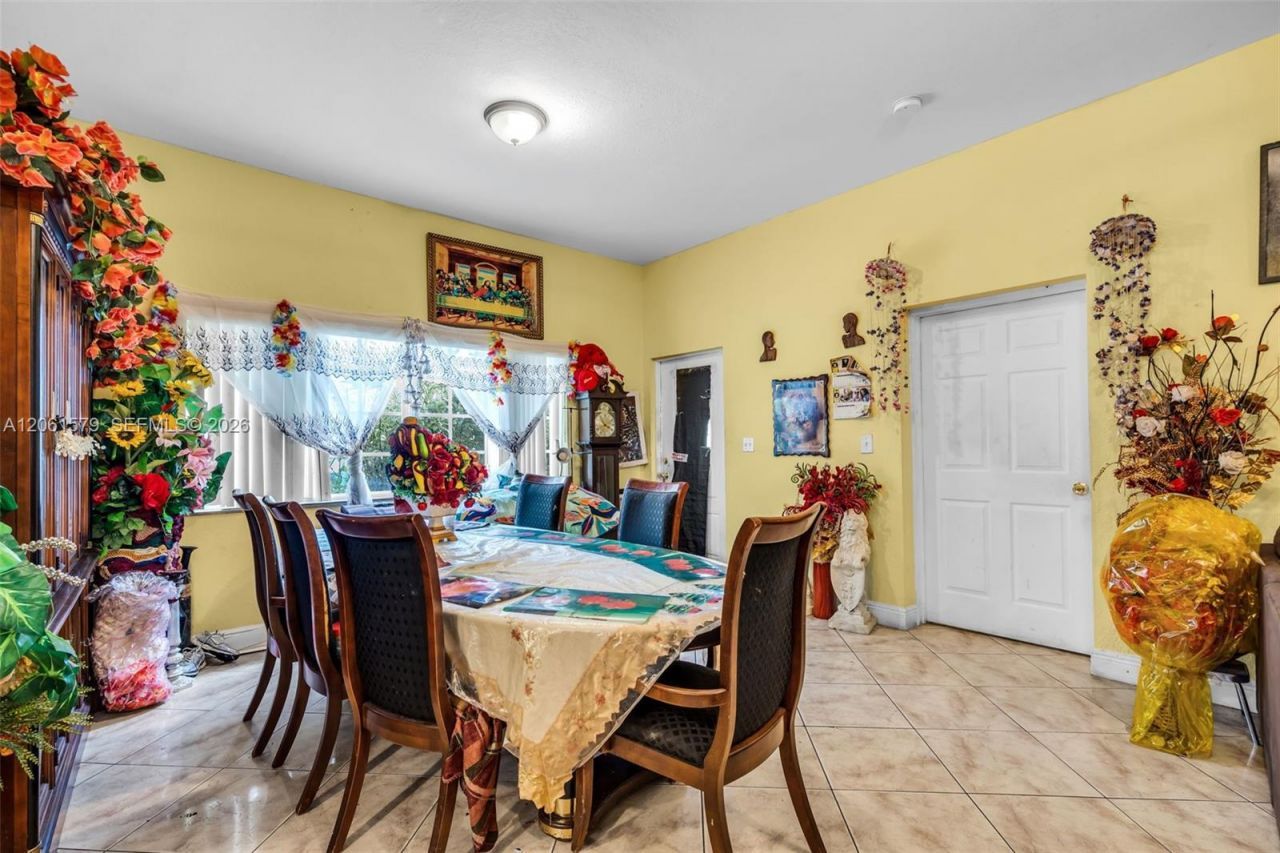 1320 NE 135th St, North Miami, FL 33161 Photo